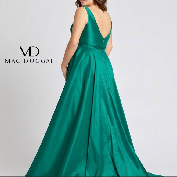 Mac Duggal Green Plus Size 18W Gown Prom - Picture 2 of 3